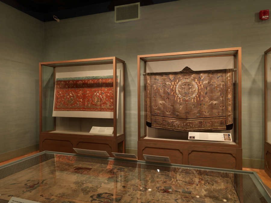 view exhibition image
