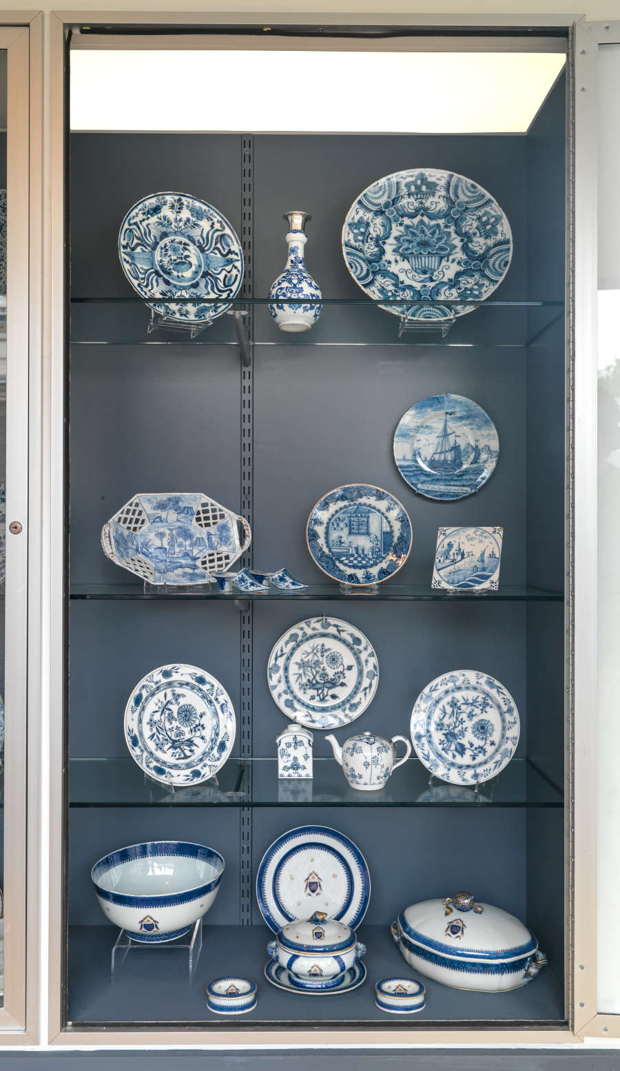 view exhibition image