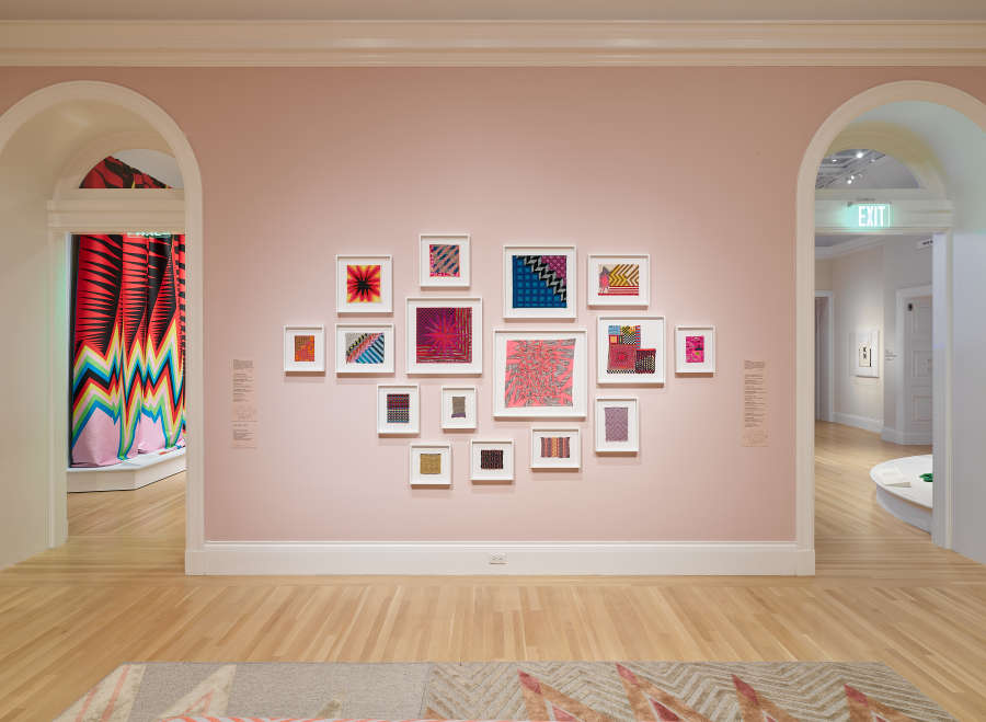 view exhibition image