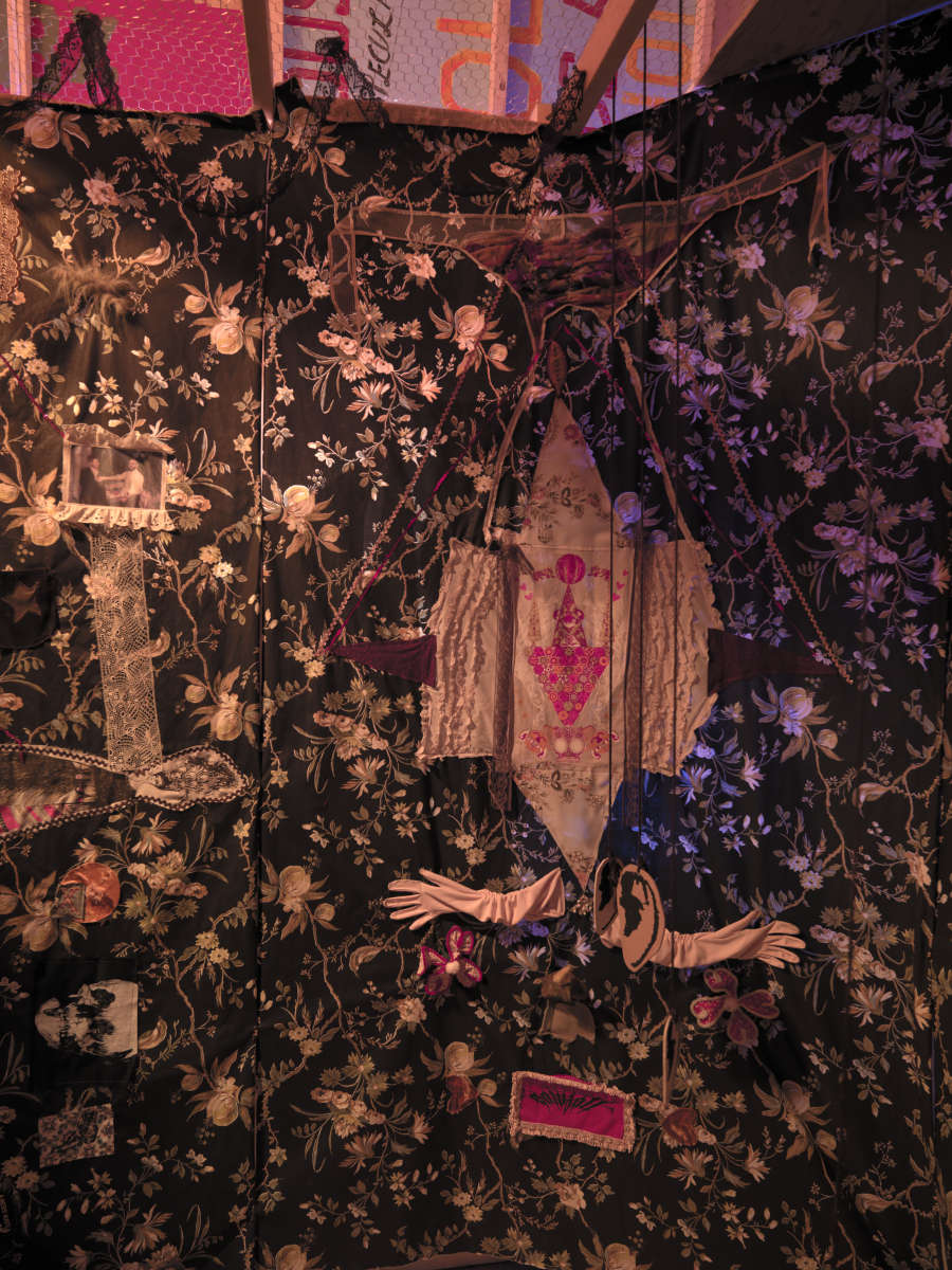 view exhibition image