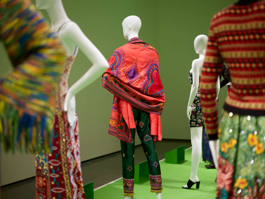 view exhibition image