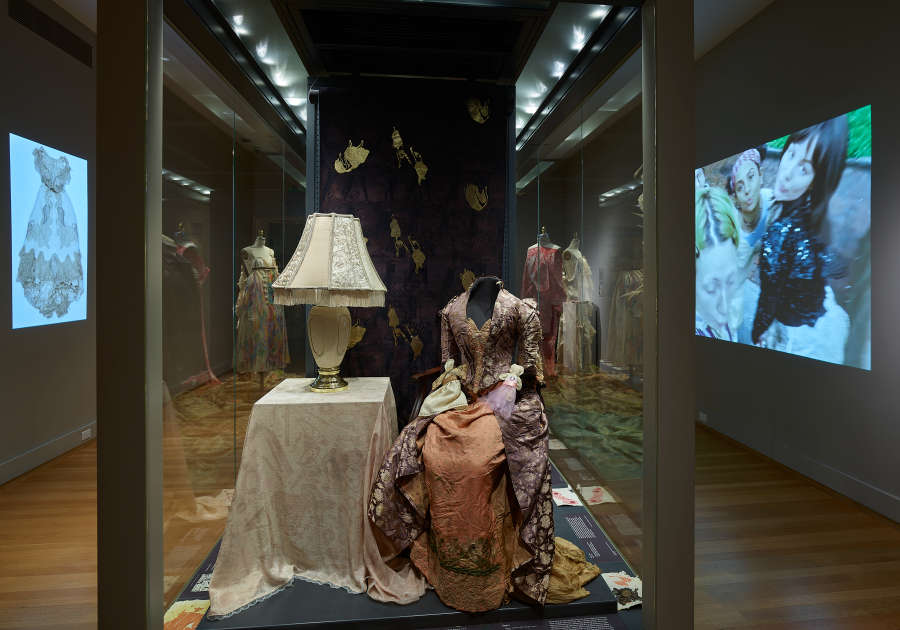 view exhibition image