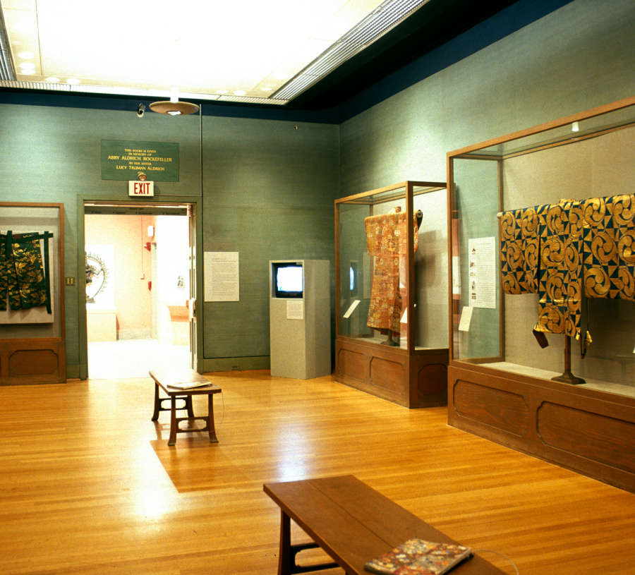 view exhibition image