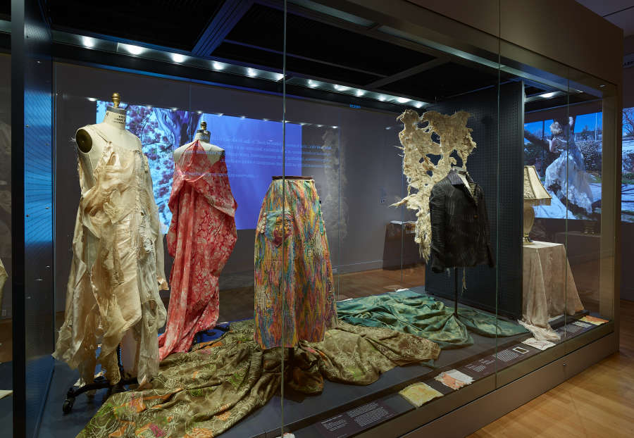view exhibition image