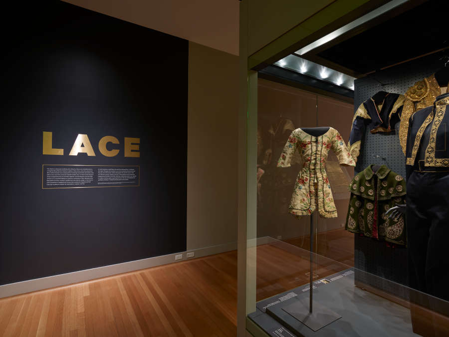 view exhibition image