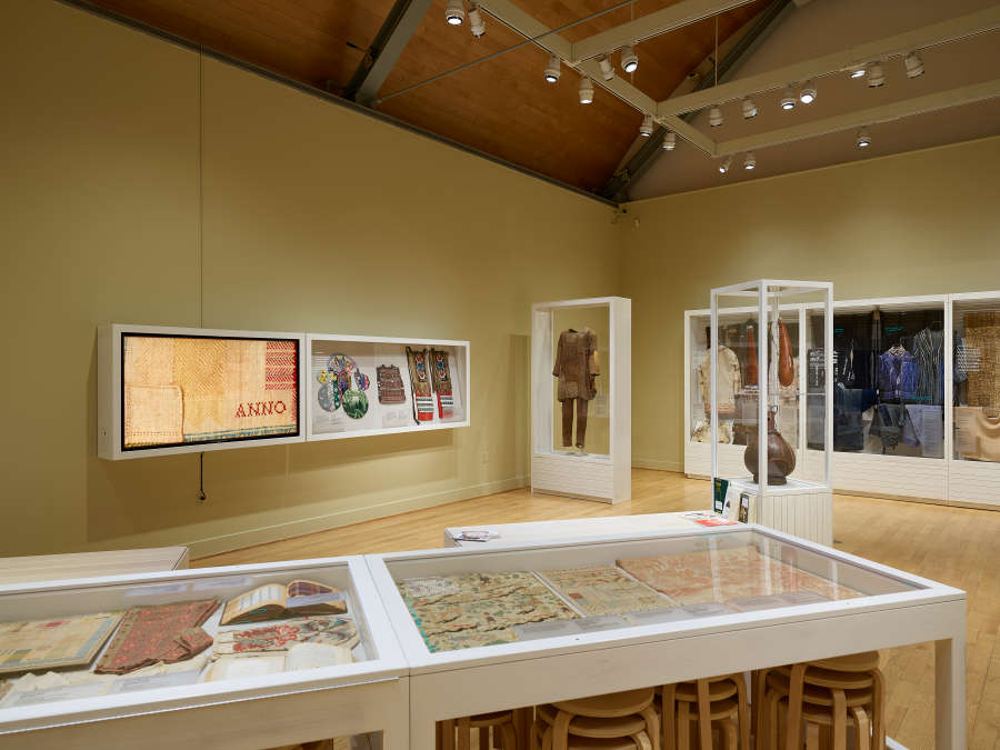 view exhibition image