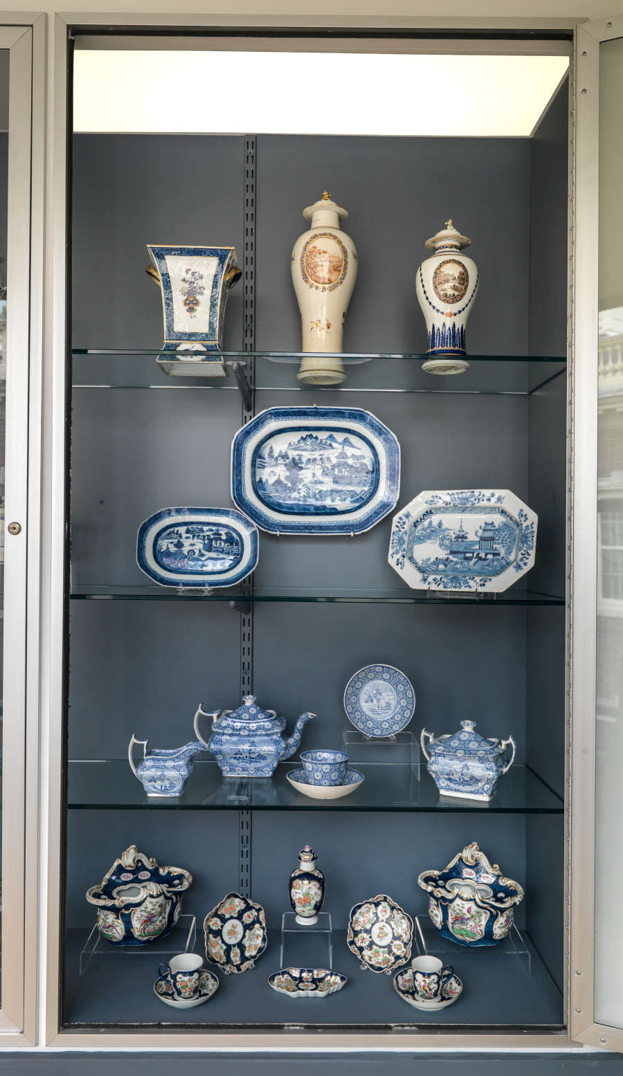 view exhibition image