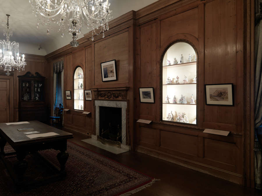 view exhibition image