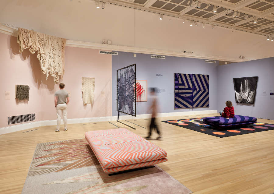 view exhibition image