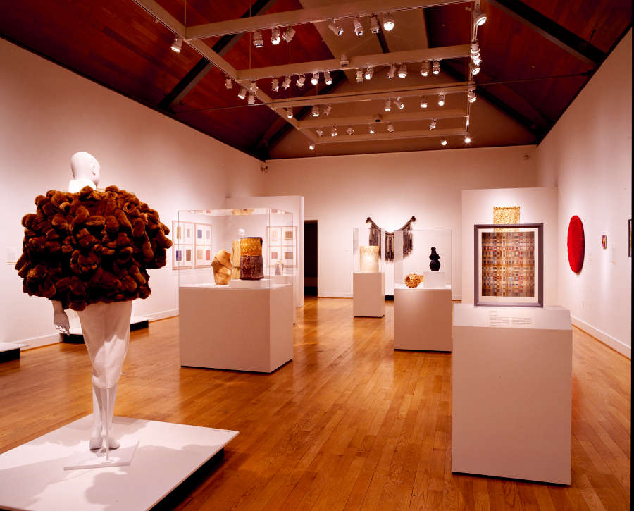 view exhibition image