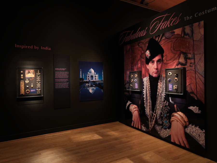 view exhibition image