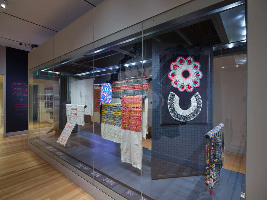 view exhibition image