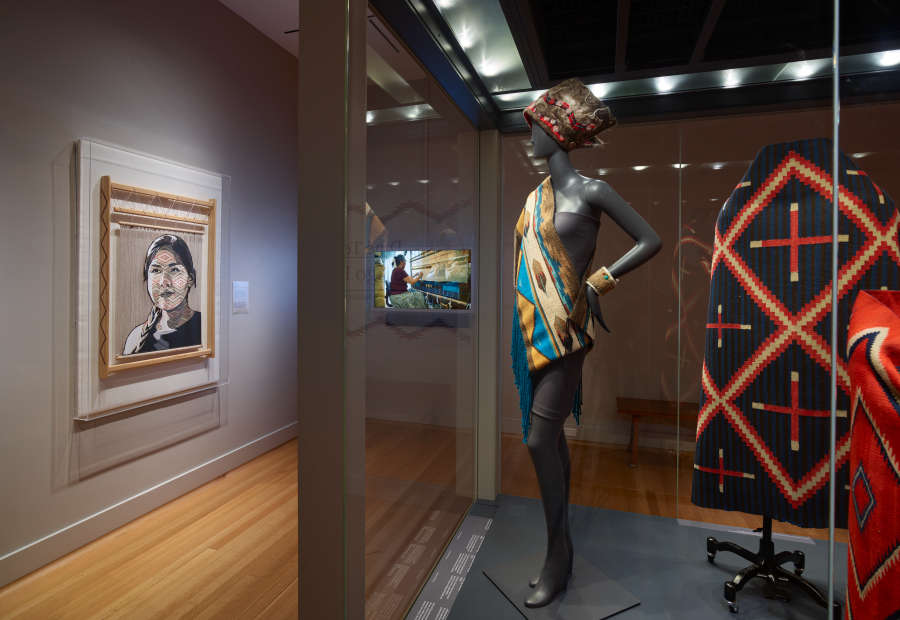 view exhibition image
