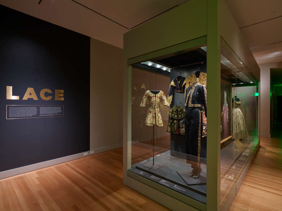 view exhibition image