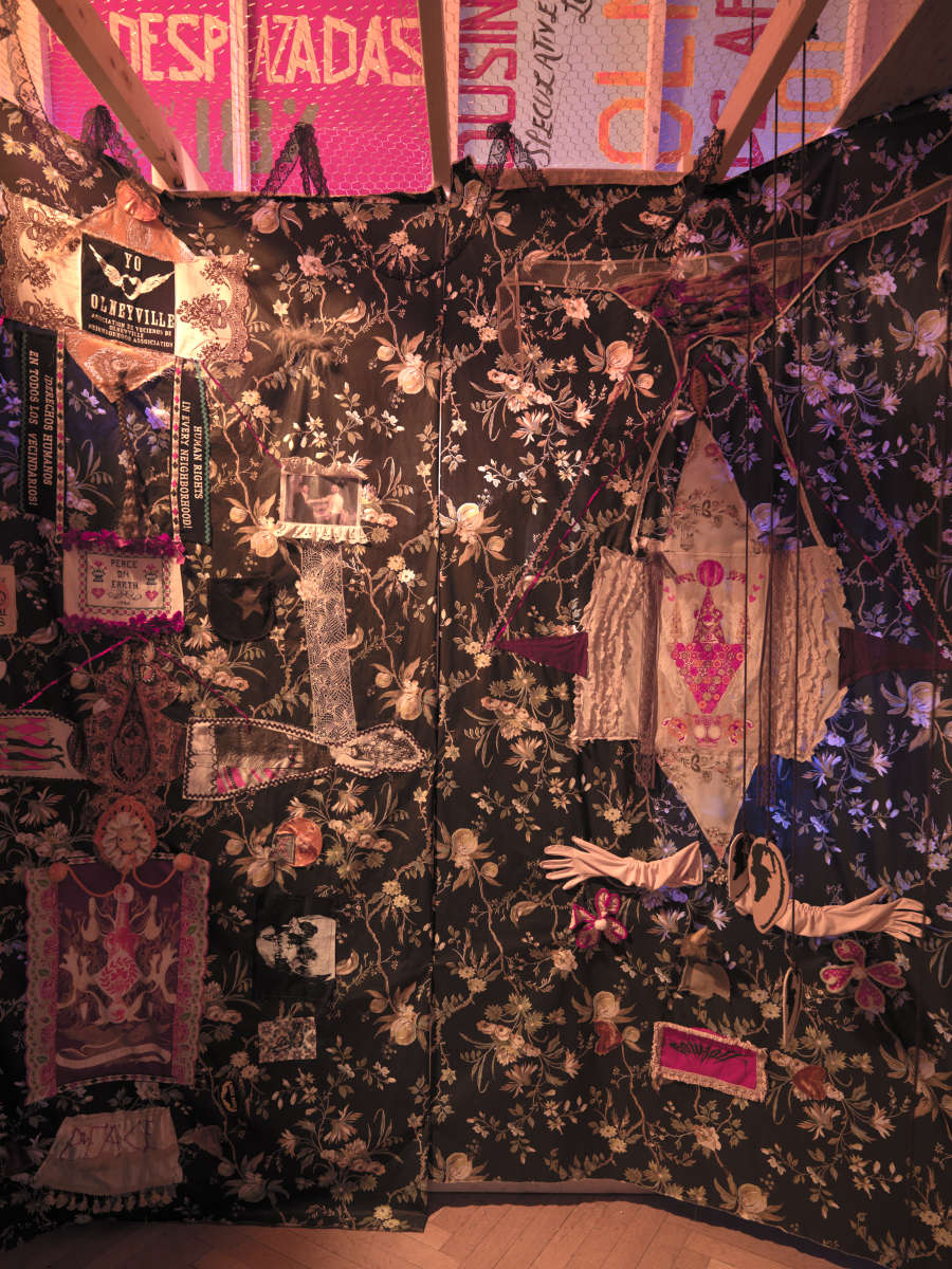 view exhibition image