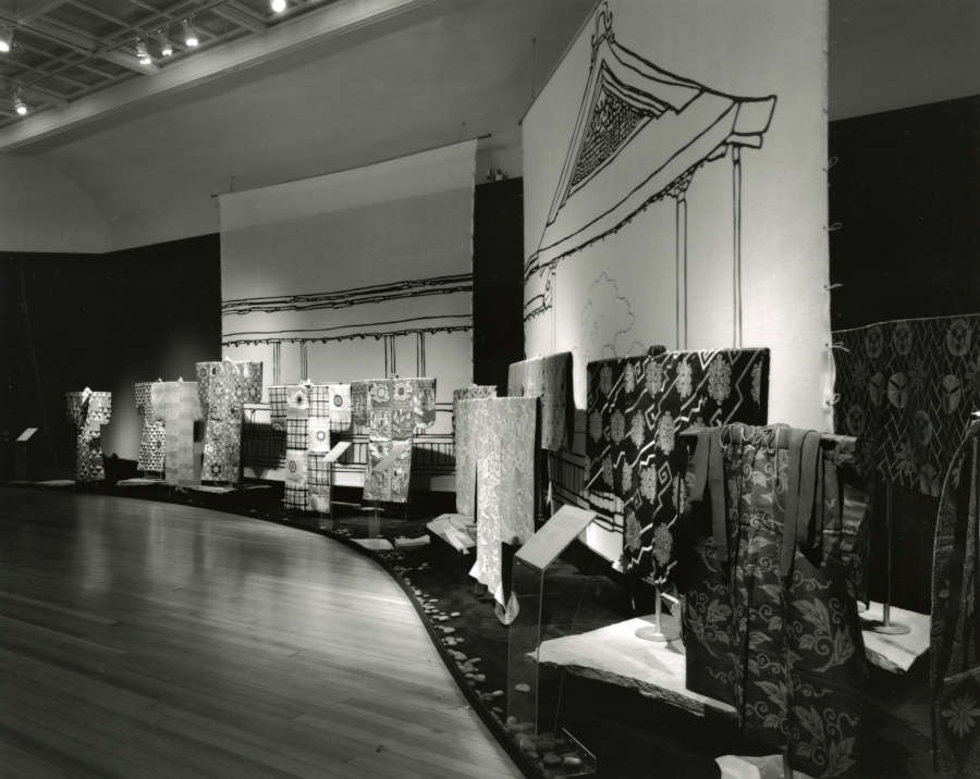 view exhibition image