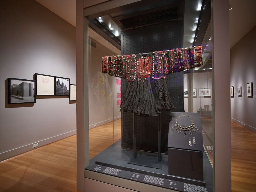 view exhibition image