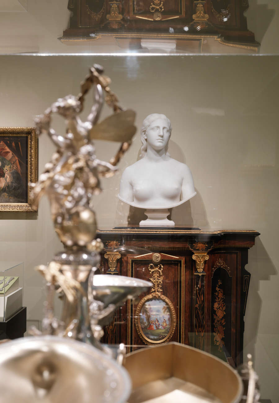 view exhibition image