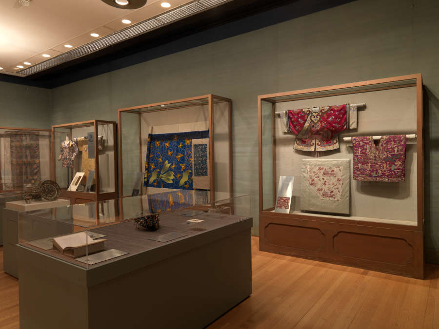 view exhibition image