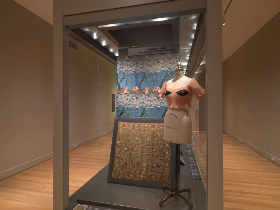 view exhibition image