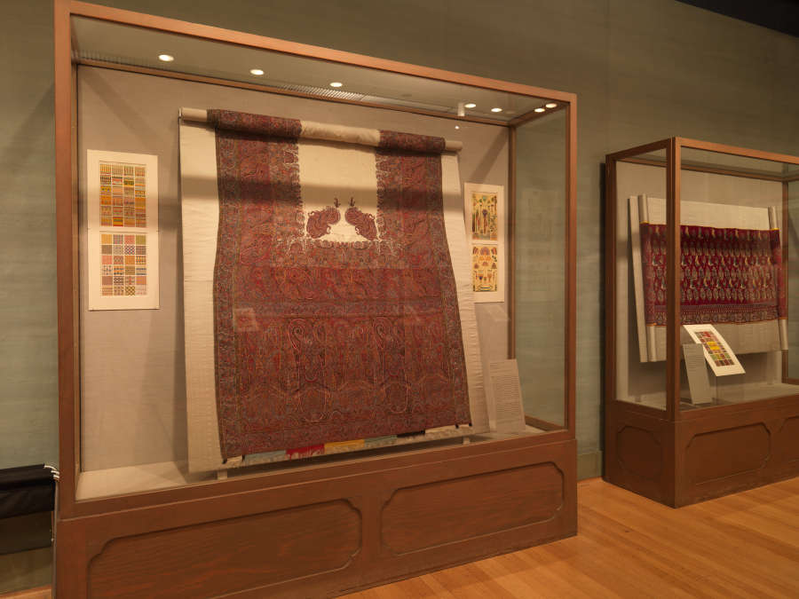 view exhibition image