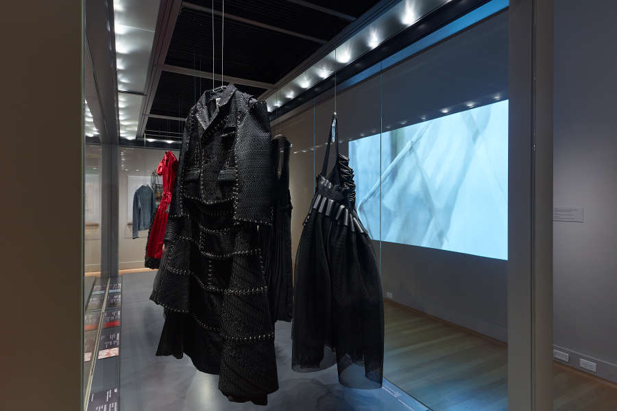 view exhibition image