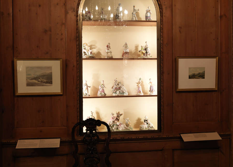 view exhibition image