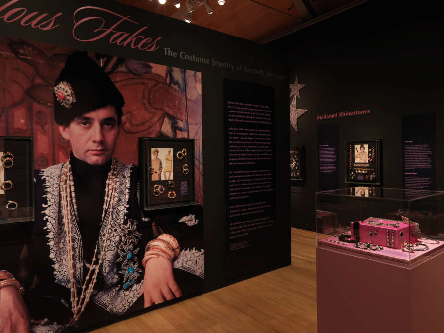 view exhibition image