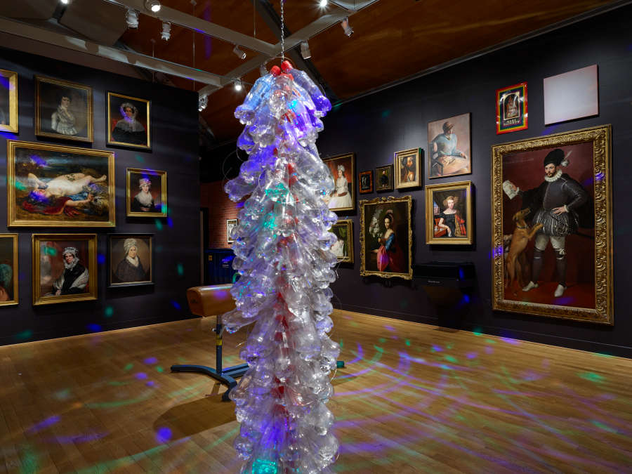 view exhibition image
