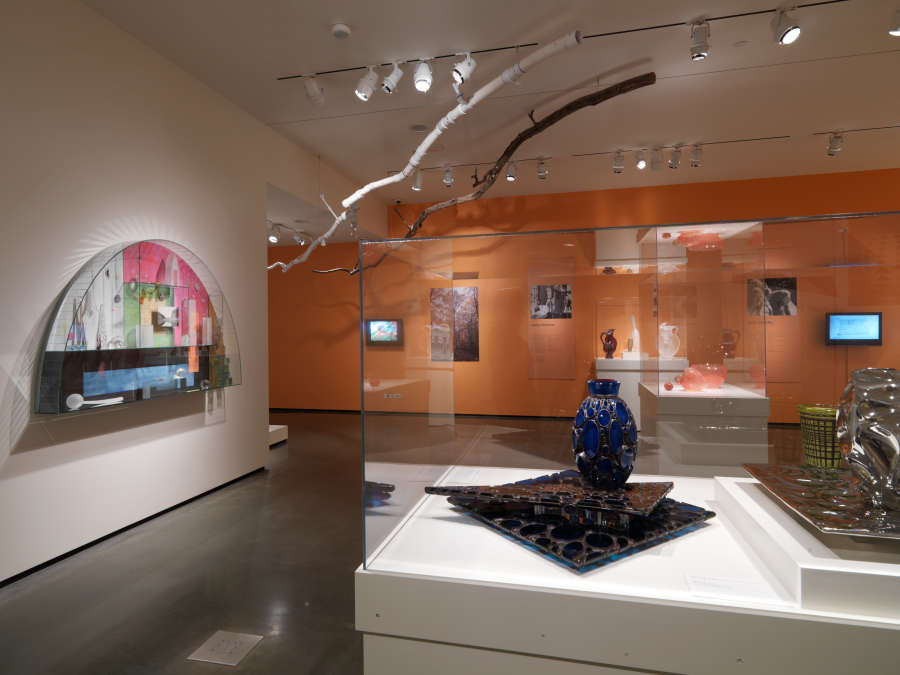 view exhibition image