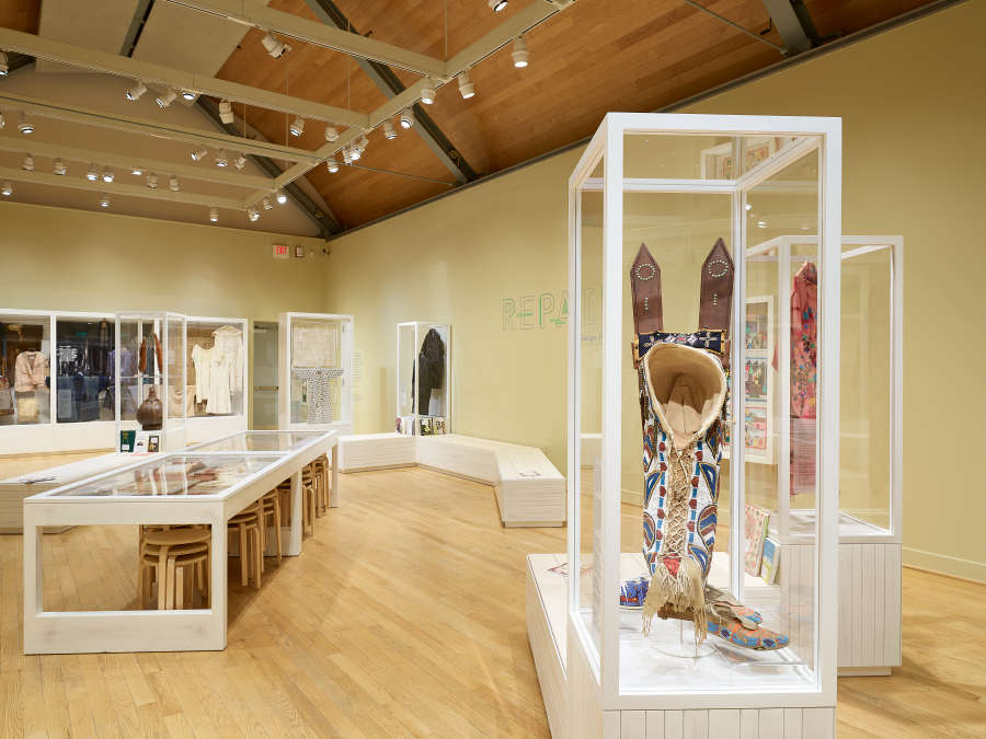 view exhibition image