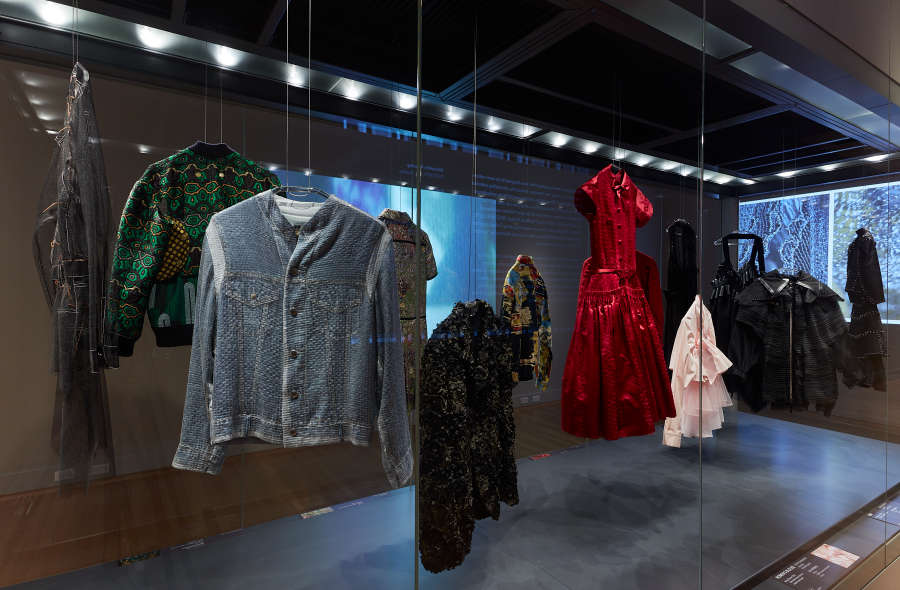 view exhibition image