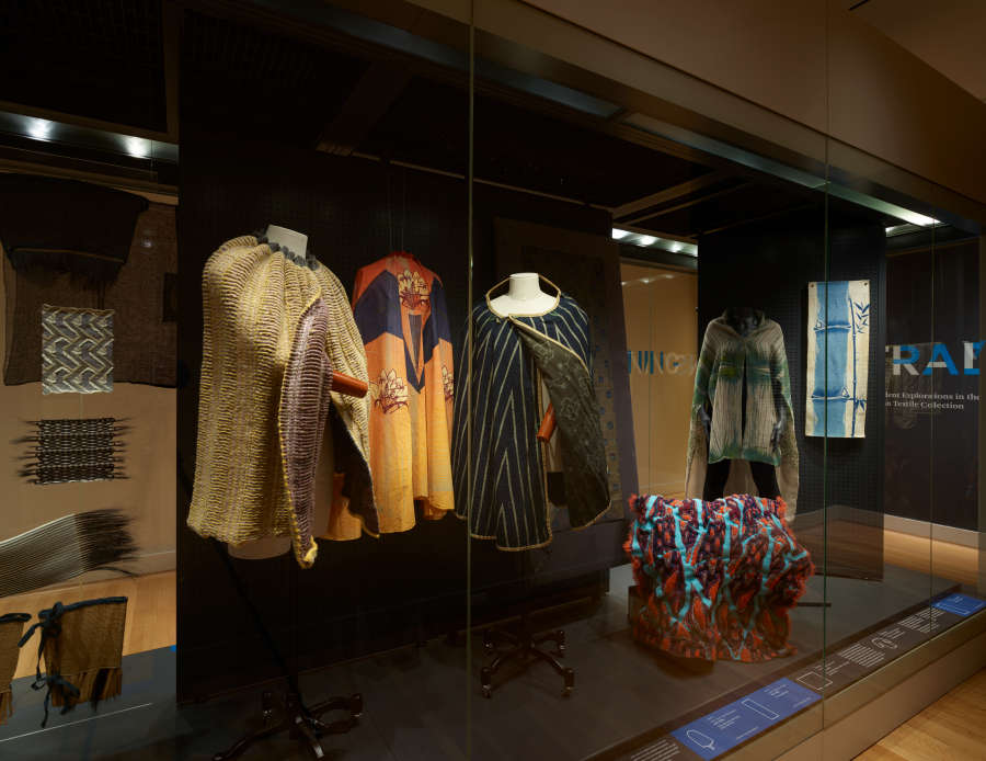 view exhibition image