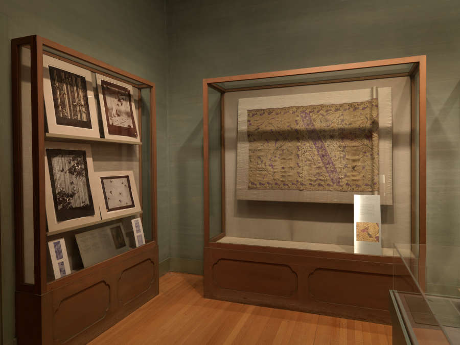 view exhibition image