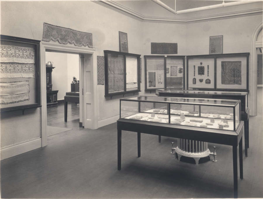 view exhibition image