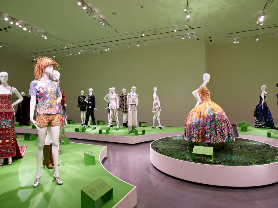 view exhibition image
