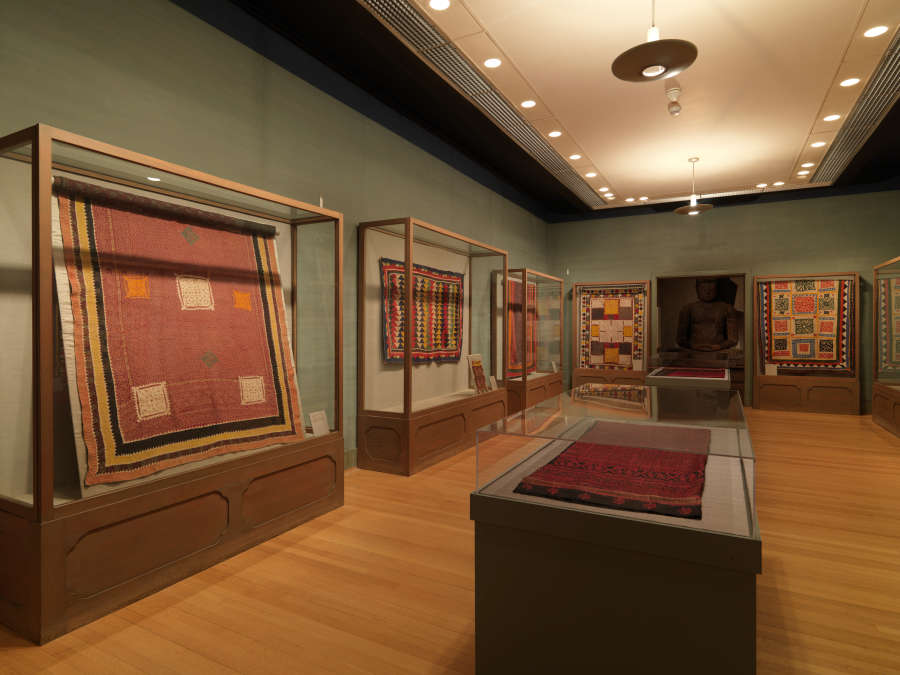 view exhibition image