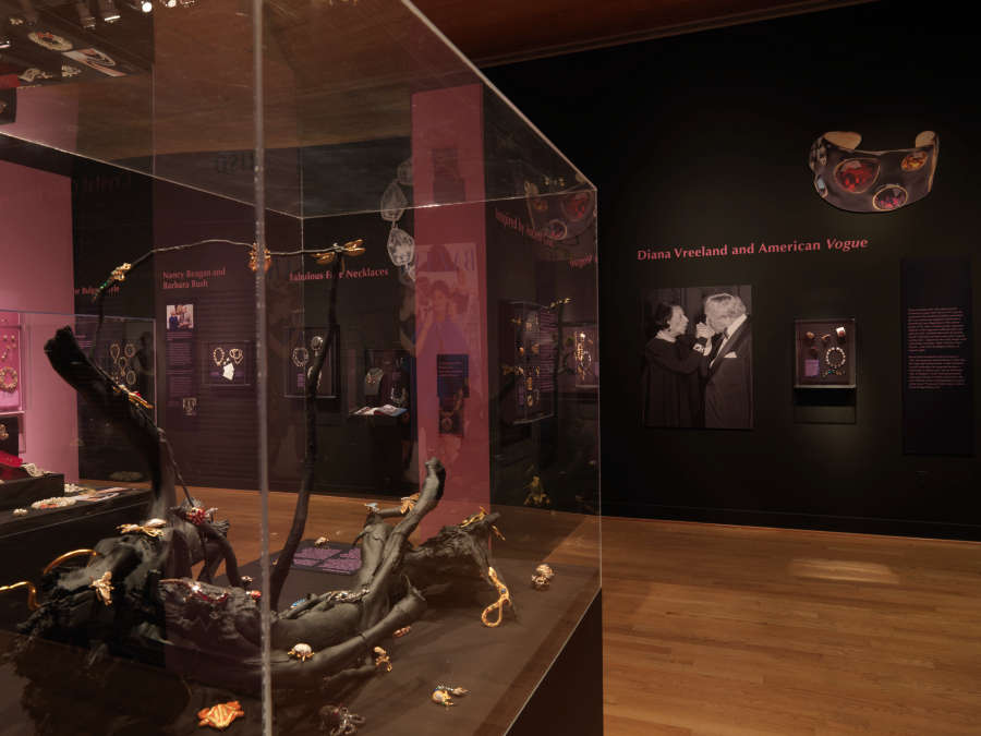 view exhibition image