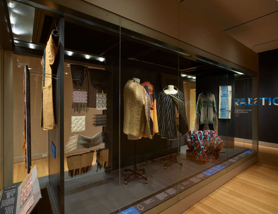 view exhibition image