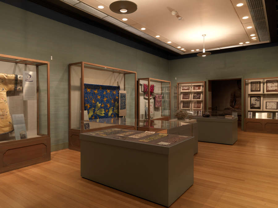 view exhibition image