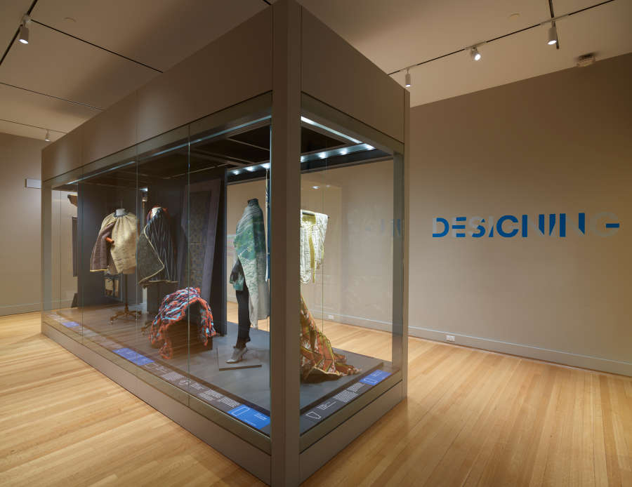 view exhibition image