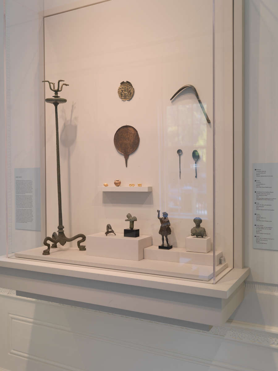 view exhibition image