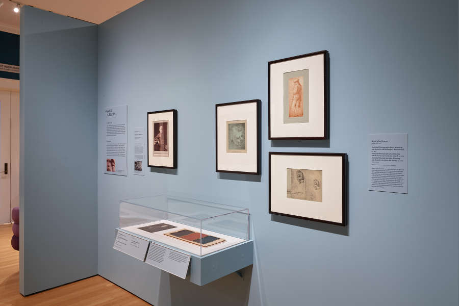 view exhibition image
