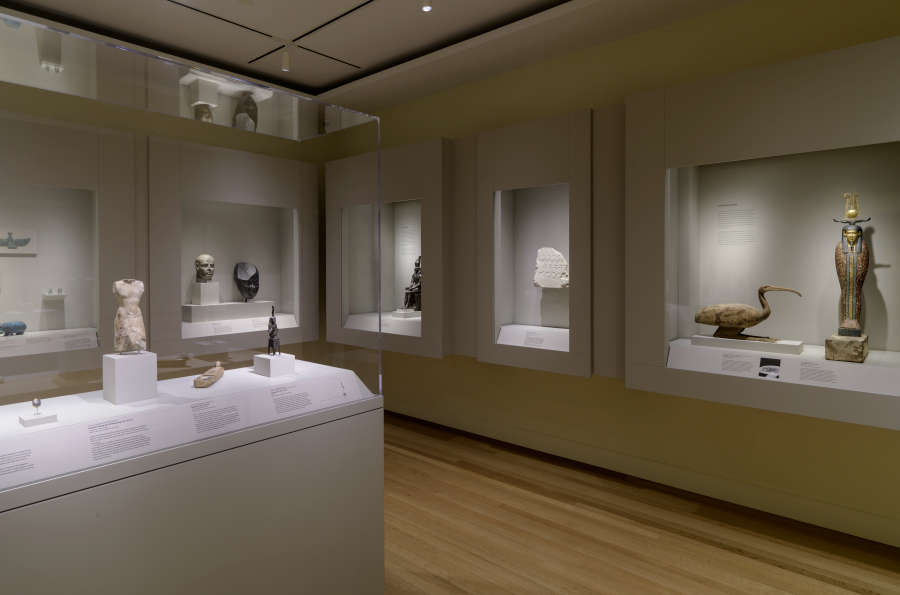 view exhibition image