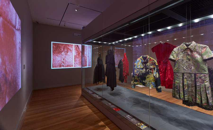 view exhibition image