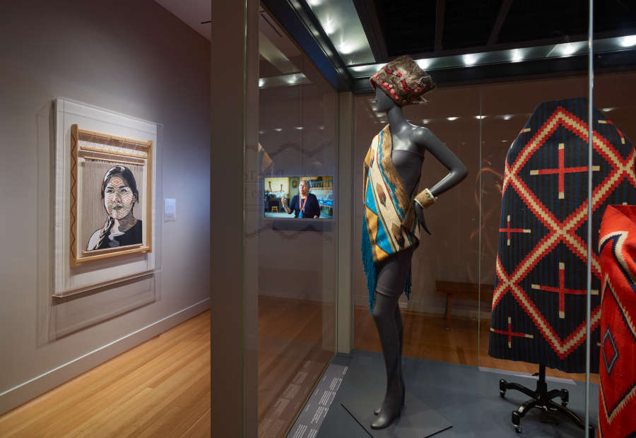 view exhibition image