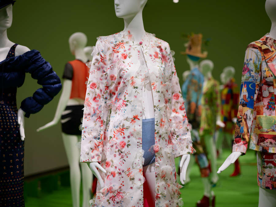 view exhibition image