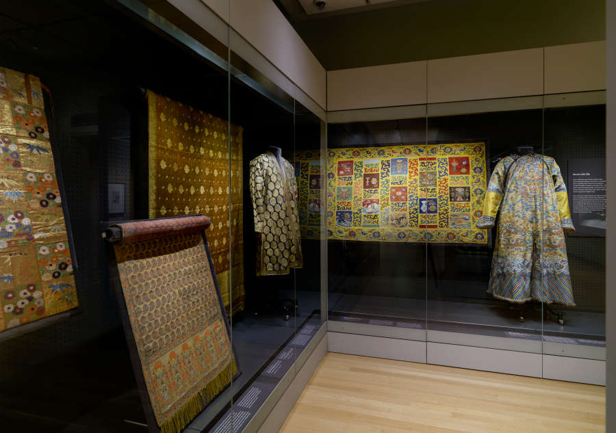 view exhibition image