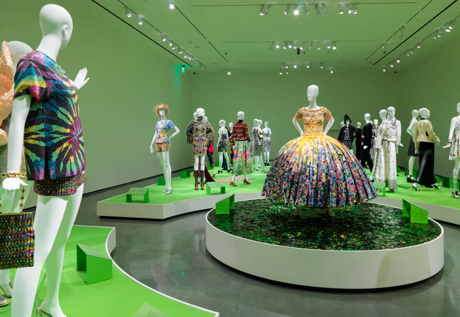 view exhibition image