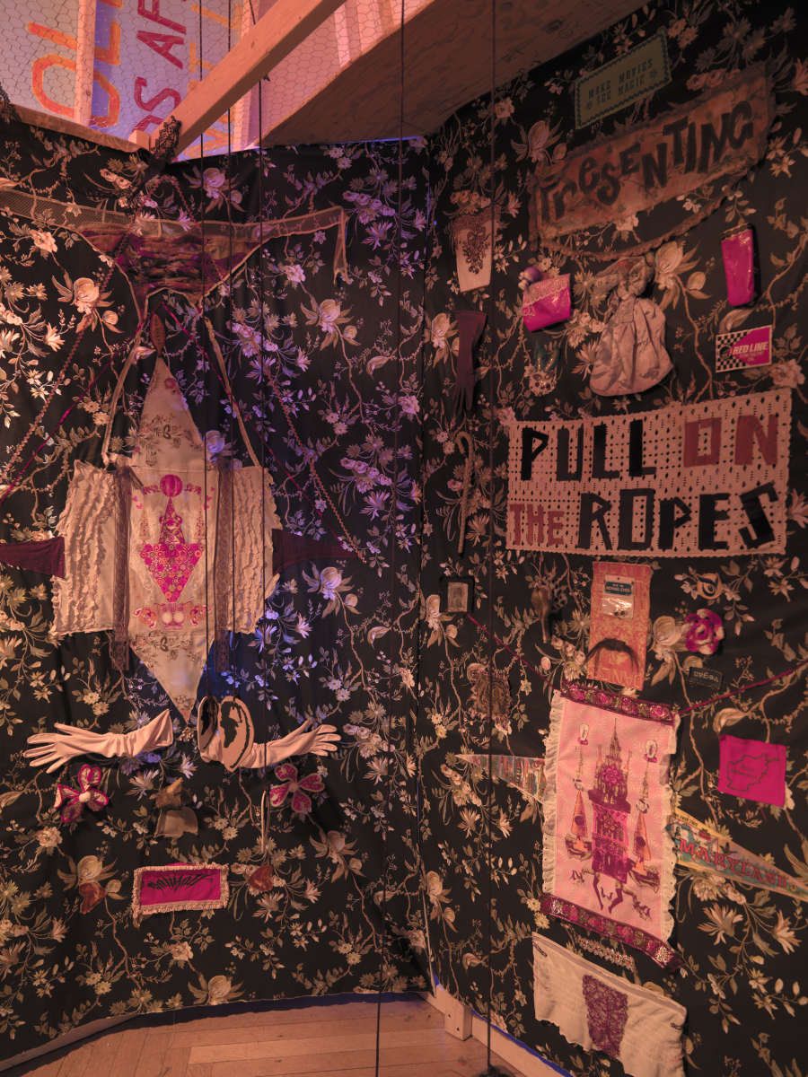 view exhibition image